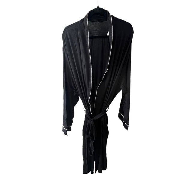 🌸 SALE - NEW - Women’s Stars Above - Beautifully Soft Robe - Black size 3X/4X - Picture 3 of 4
